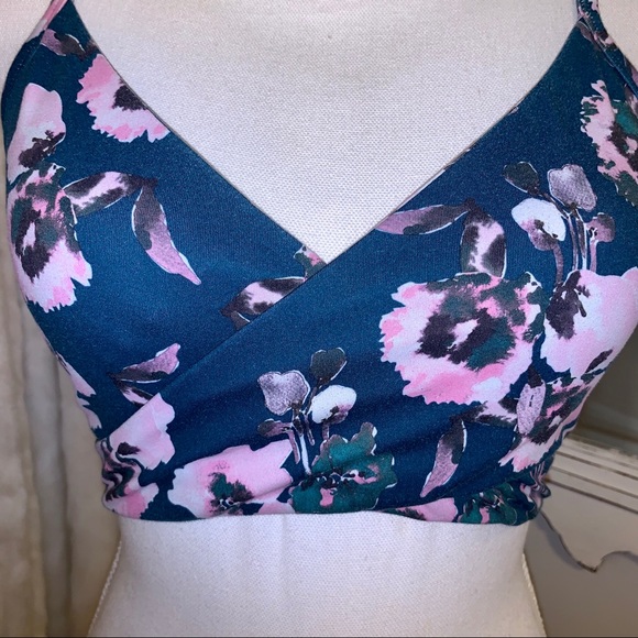 Fabletics Sports Bra - Picture 2 of 5